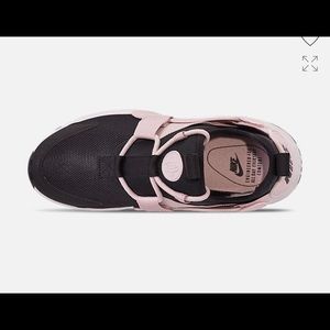 Nike Shoes - Nike Air Huaraches Nike Shoes - Nike Air Huaraches